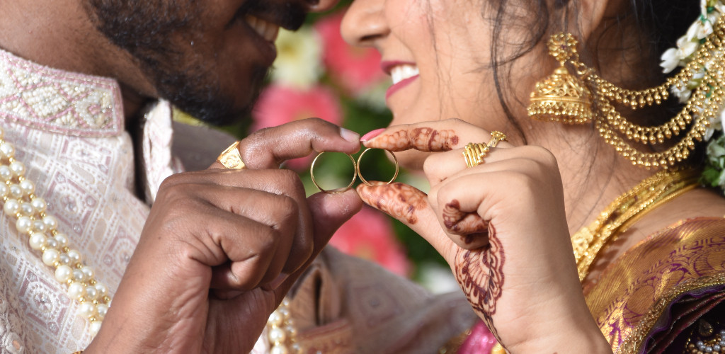 reception-photography-with-album8kuj0gif...